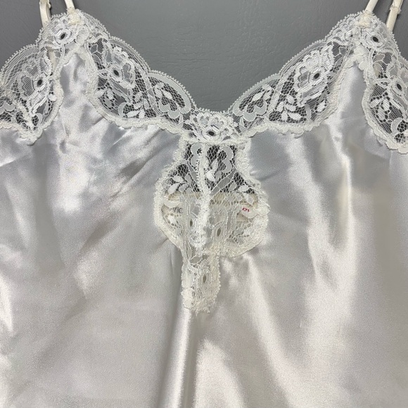 ✨Vintage Victoria's Secret White Satin Camisole Size S - Picture 5 of 9